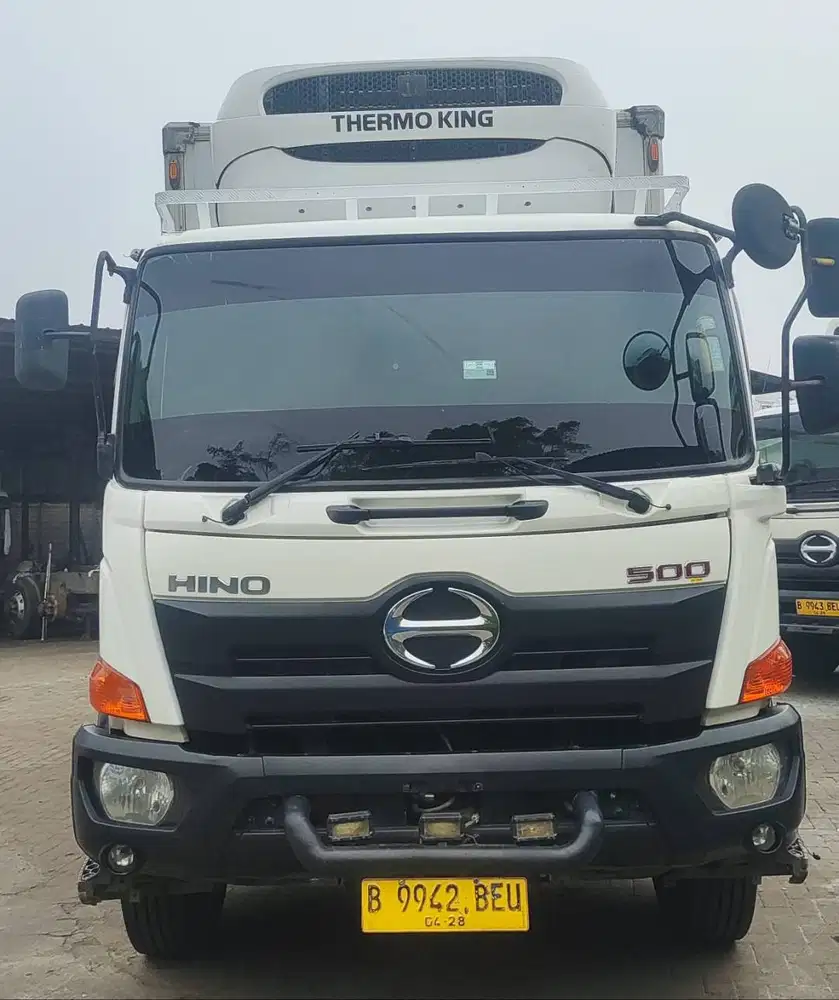 Hino tronton FL 235 JW, Boks pendingin + Mesin pendingin Thermoking