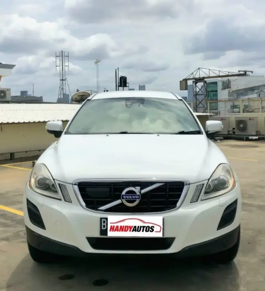 Volvo XC60 Tahun 2011 Automatic Putih