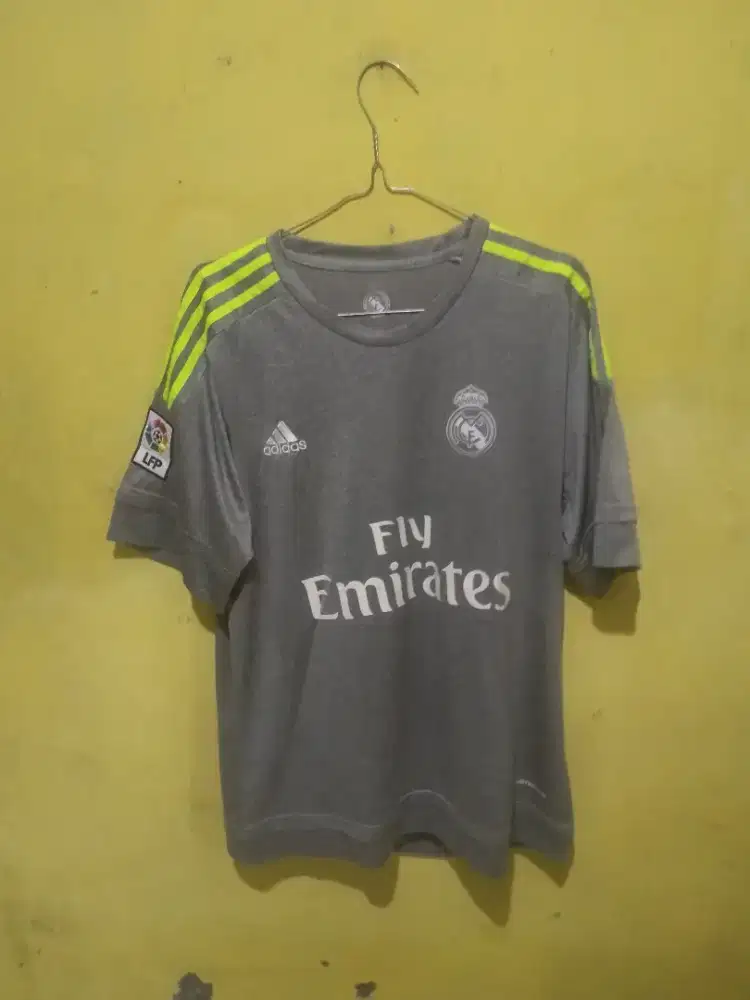 Dijual baju real Madrid size XL