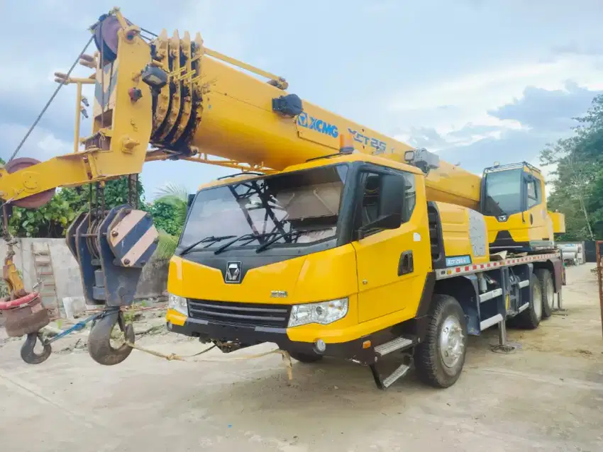 Mobile Crane XCMG 25 Ton 2022 Makassar