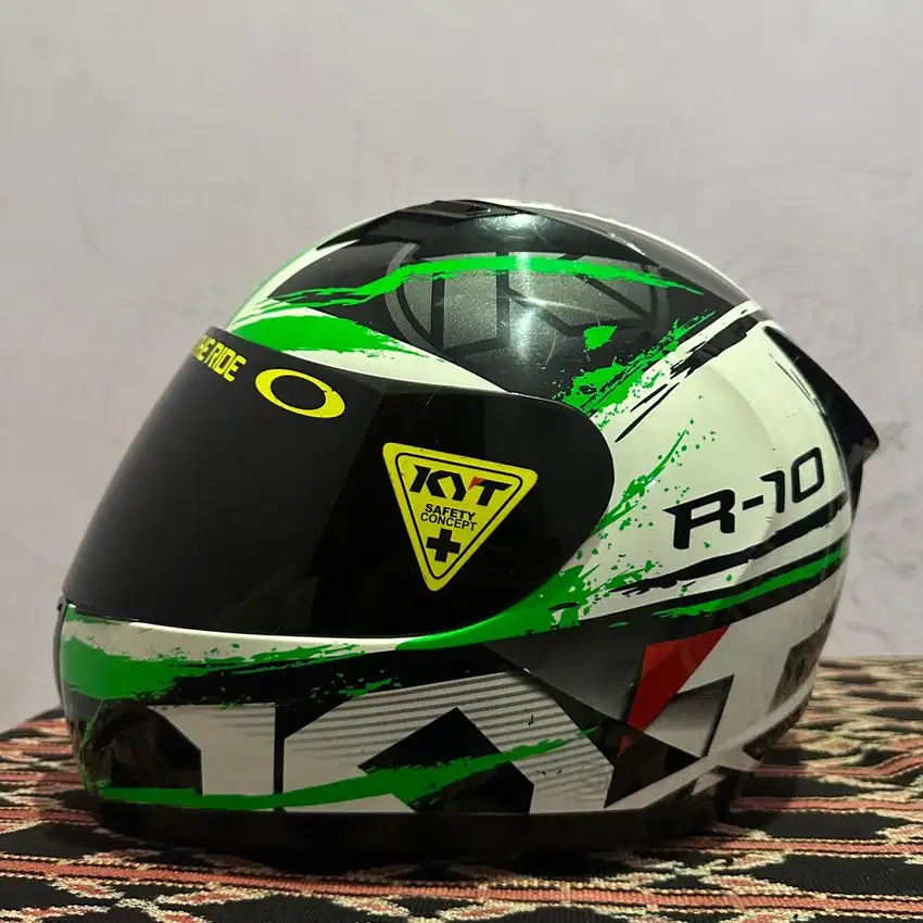 Full face Helm KYT R10 size L fit M