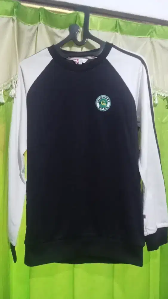 Sweater nya bagi yang berminat