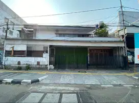 DIJUAL RUMAH EKS KOST DI PINGGIR JALAN RAYA DI AREA JELAMBAR GROGOL