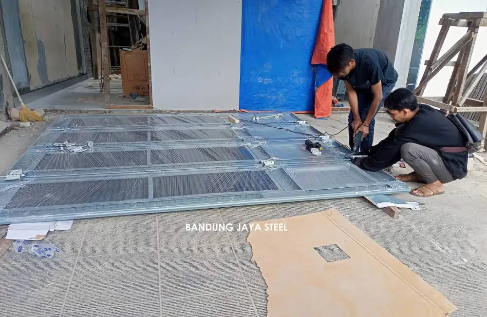 Service profesional pintu garasi, folding gate, rolling door Bandung