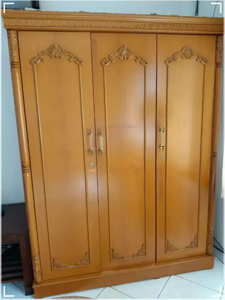 Lemari jati 3 pintu