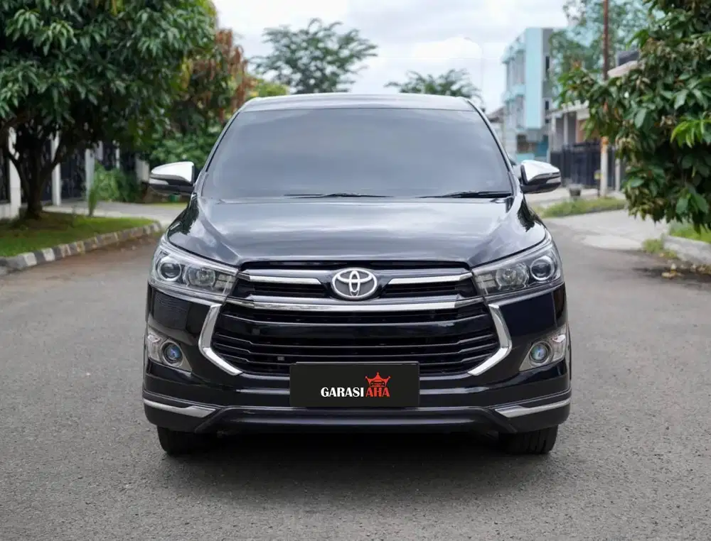 Innova Venturer AT 2017 Hitam Metalik