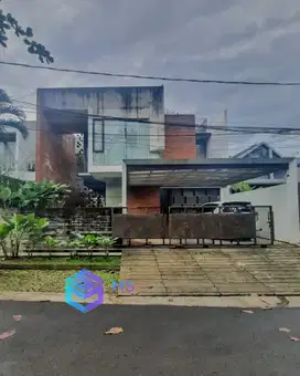 RUMAH INDUSTRIAL MODERN STYLE 2 LANTAI SIAP HUNI DALAM KOMPLEK