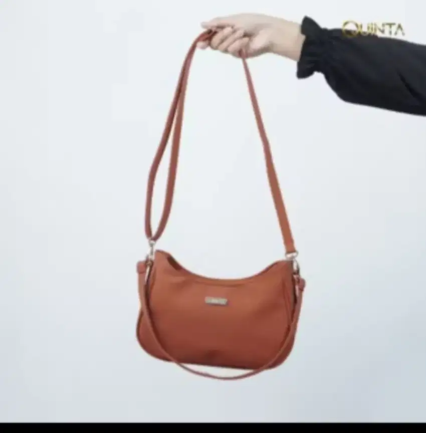 Tas selempang merk Quinta freya