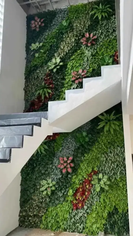 Tukang taman vertical garden sintetis
