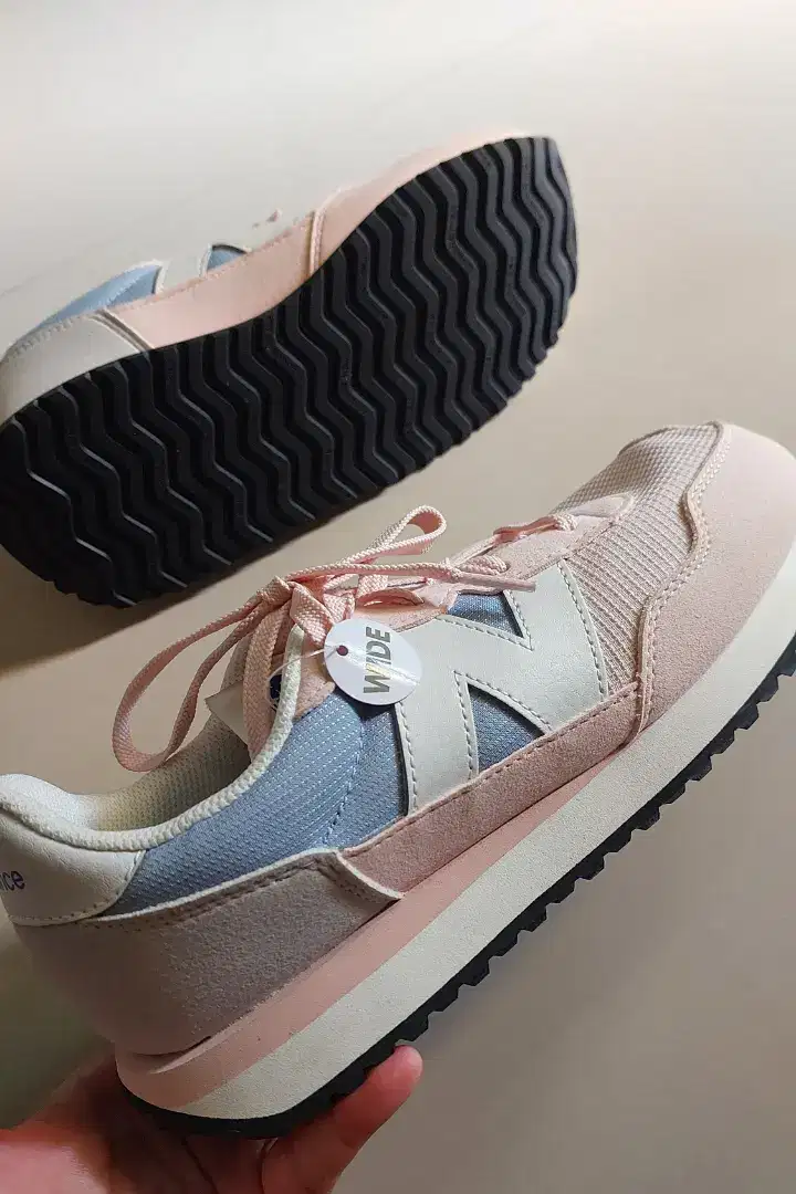 New Balance Wide Baby Pink