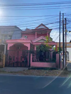 Rumah  3 Lantai dan perabot harga murah jl poros Barombong Makassar