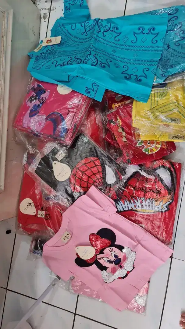 Jual rugi PAKET USAHA buat dijual lagi, kaos import anak bahan lembut