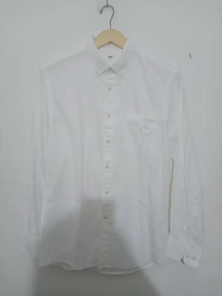 Kemeja Putih Uniqlo