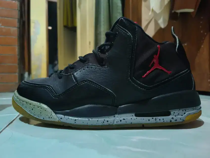 Sepatu Basket Jordan Courtside 23 size 44 Hrg 315rb Nett