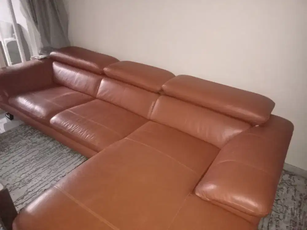 Sofa kulit merk cellini