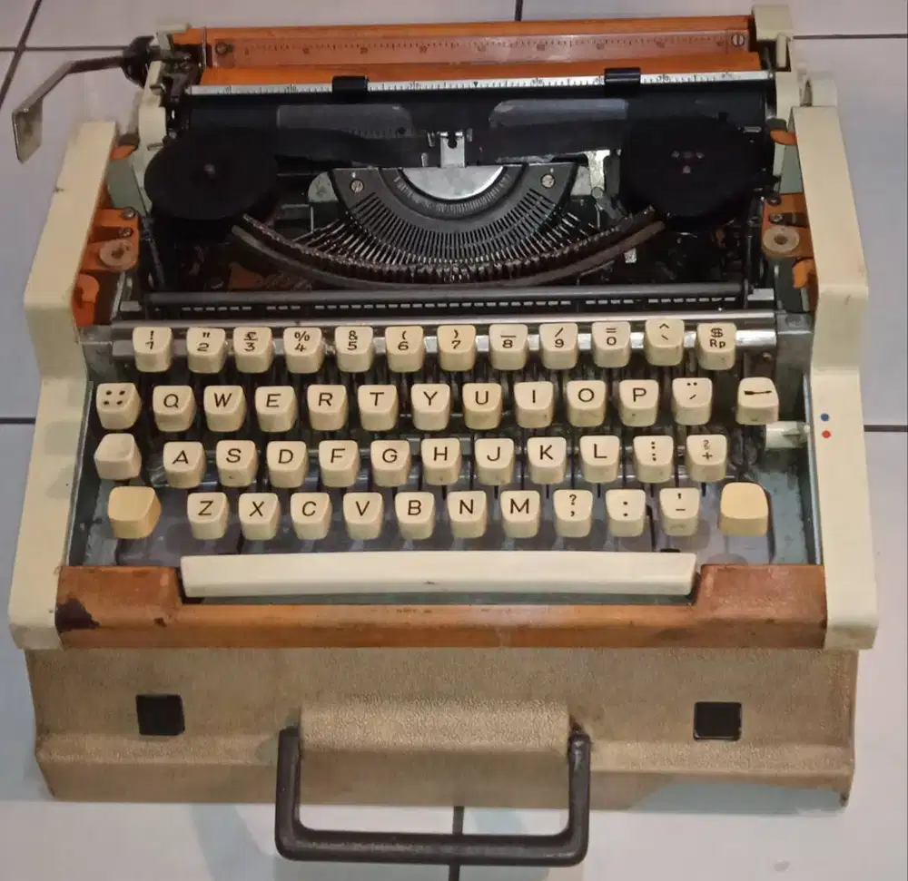 Mesin Tik manual Olympia Werke AG