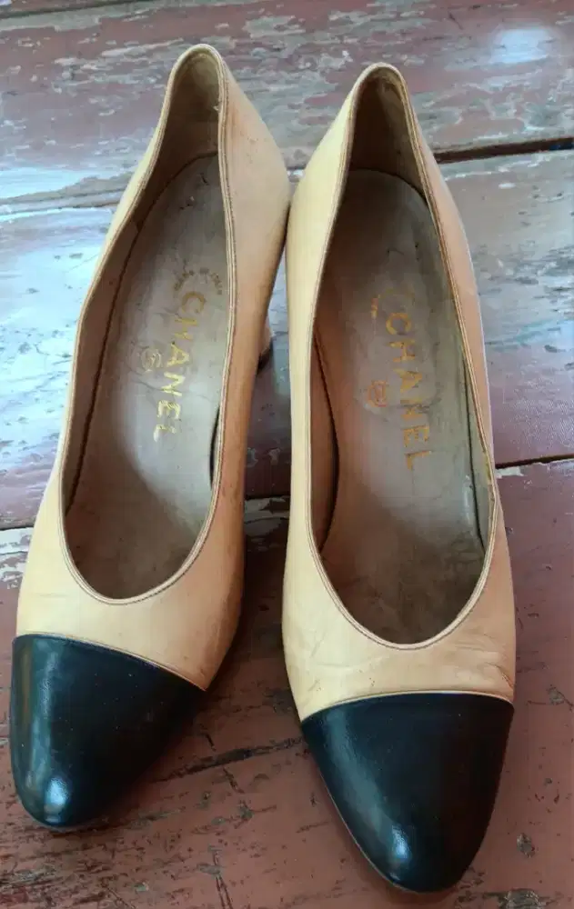 Sepatu channel 2 warna