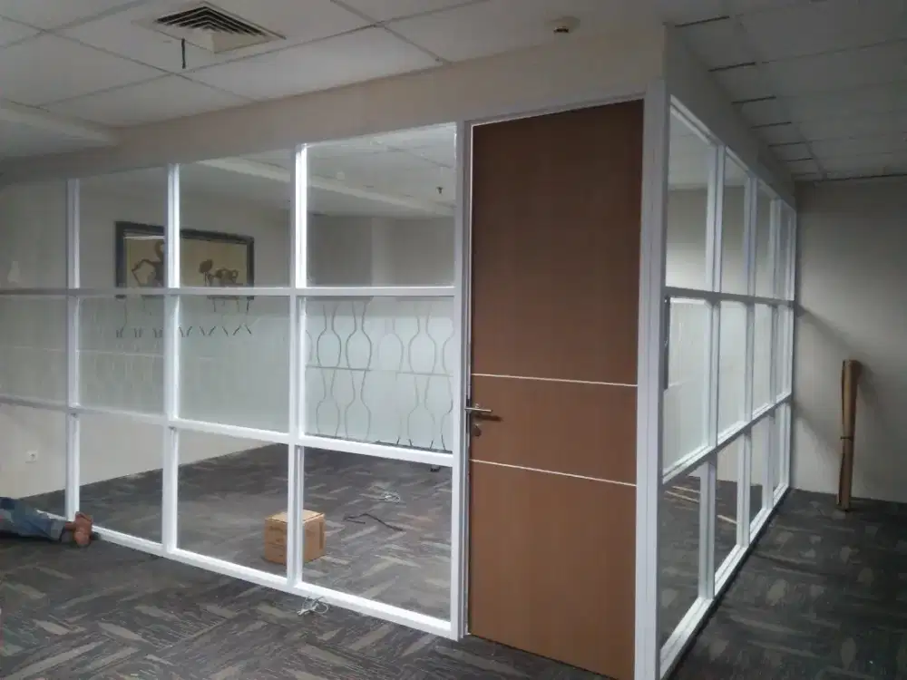 Partisi kaca dan jendela aluminium