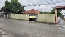 Rumah Di Lokasi Padat Penduduk Karang Sembung