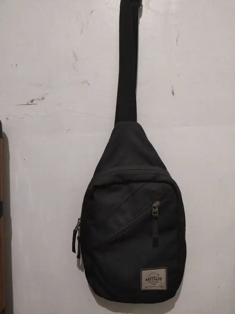 Tas Selempang Hitam
