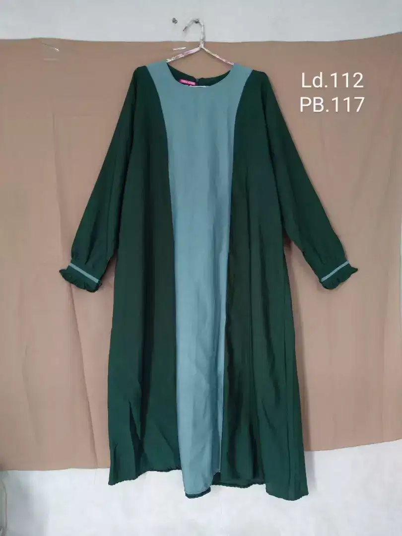Gamis wanita / pakaian muslim