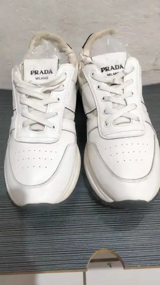Sepatu size 43 Prada
