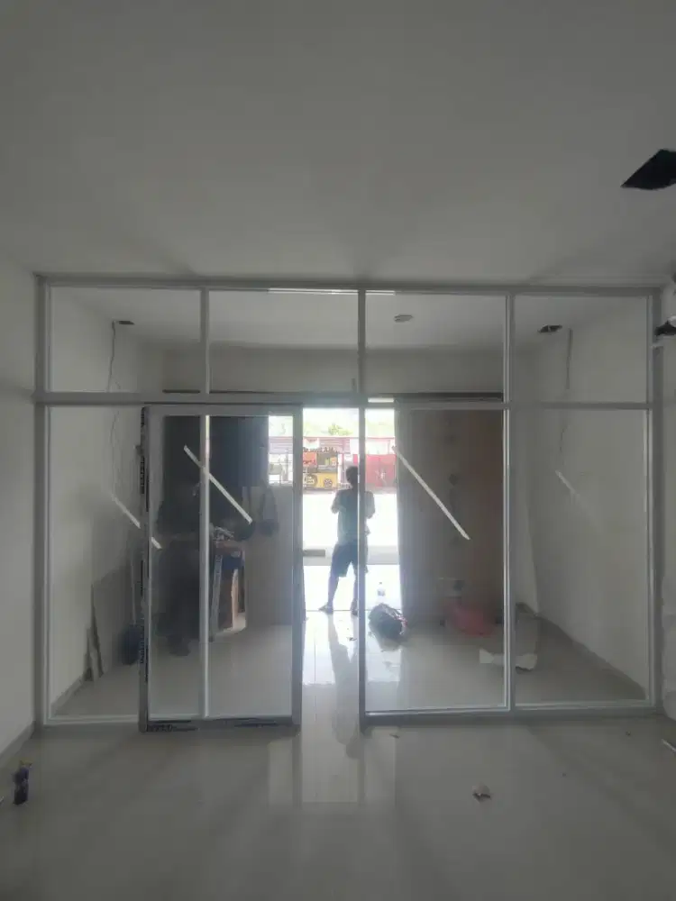 Partisi dan kusen aluminium