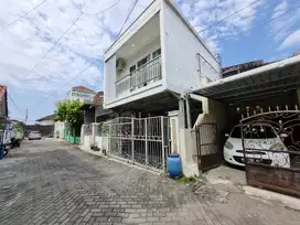 Rumah bagus dekat sekolah Al Azhar di plemburan jalan monjali