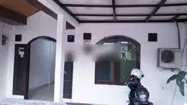 Rumah 2 lantai, luas , asri dan nyaman di Padi Raya SHM Sudah Renovasi