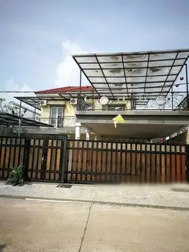 Di Jual Rumah 2 Lantai Plus Kolam Renang  Bagus Dekat Pesona Depok