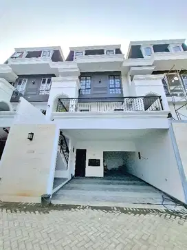Rumah Mewah dalam Cluster Baru di Pejaten