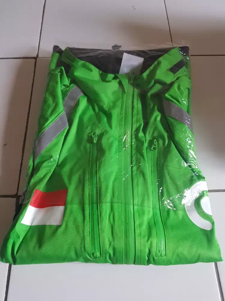 Jaket warna hijau ukuran XL