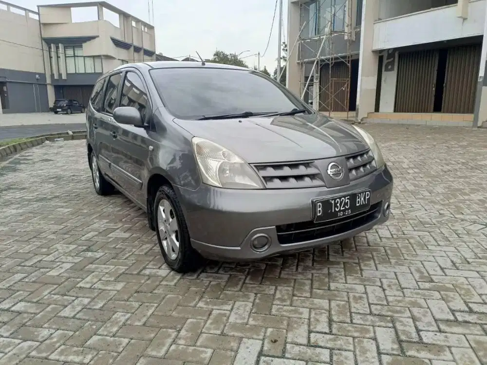 Nissan Grand Livina XV 2010 At 69,5 jt