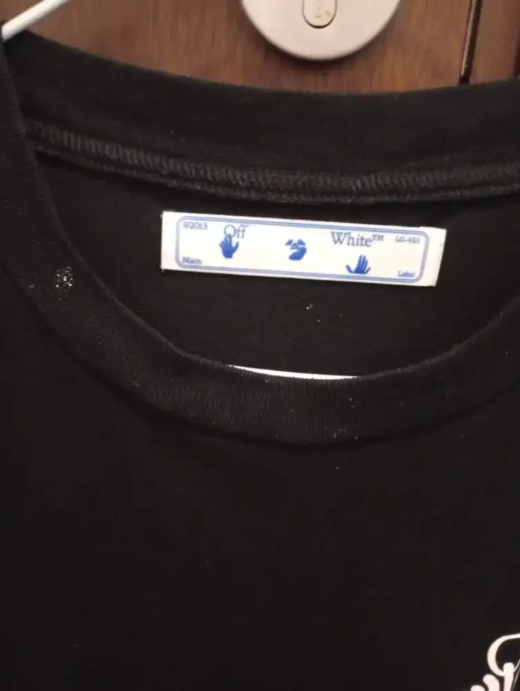 Kaos off white branded