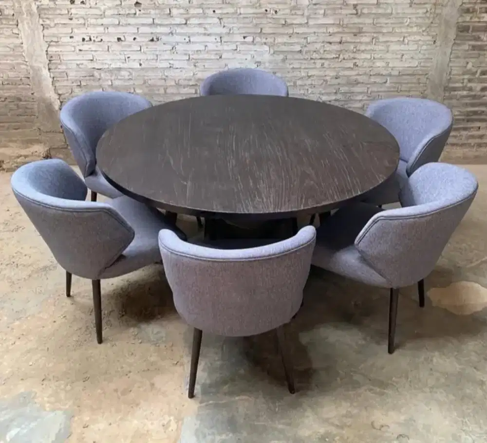 Meja makan bulat costum