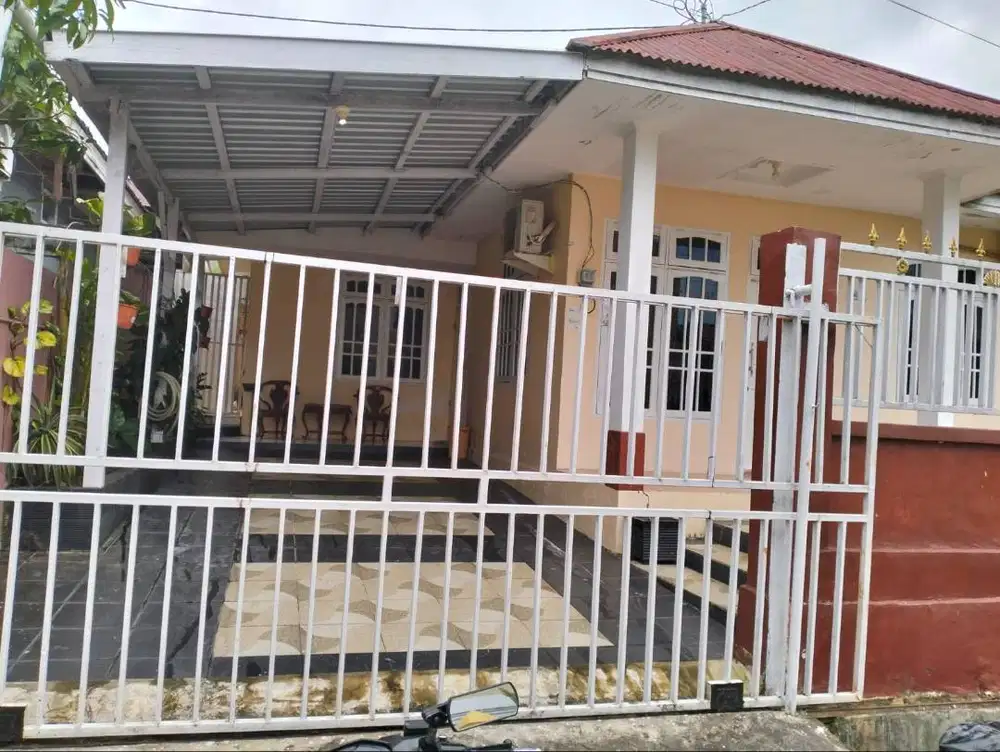 DISEWAKAN / DIKONTRAKAN RUMAH LENGKAP ISINYA