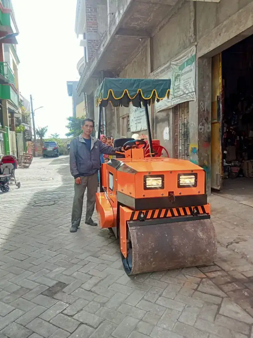 Tandem roller kondisi bagus.siap Tempur