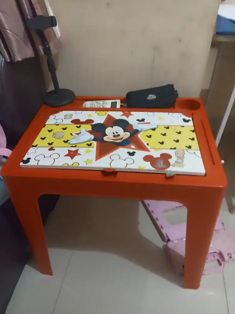 Meja belajar Anak