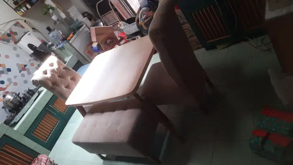 Meja makan, kursi stool & 2 kursi makan
