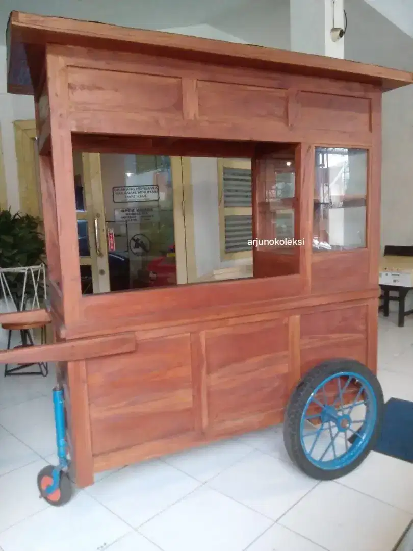Gerobak Jualan Batal di pakai