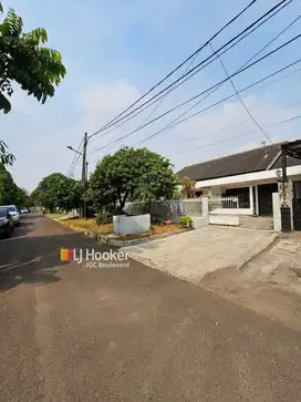 Rumah Tua Luas 420 m  Asri di Perumahan Pulogebang, Jakarta Timur
