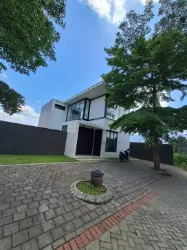 DIJUAL VILLA Mewah di Perum Royal Garden Regency, Batu
