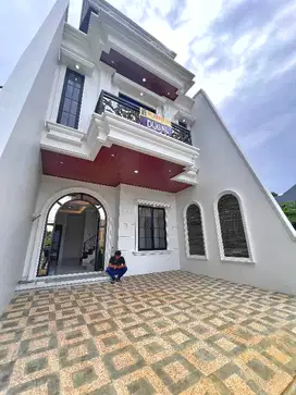 RUMAH BARU DALAM KOMPLEK BESAR AKSES 2MOBIL JAGAKARSA