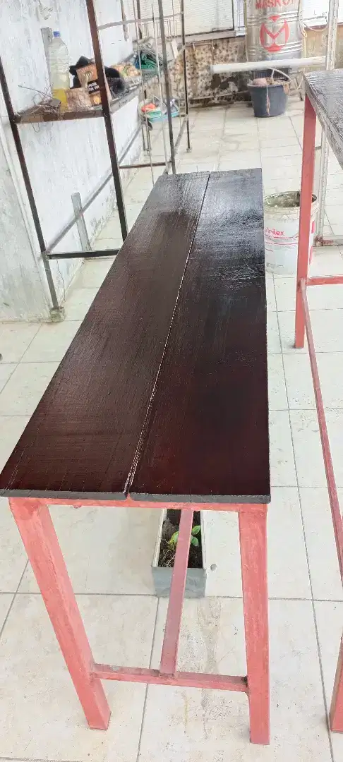Meja dan kursi panjang kokoh cocok untuk usaha cafe