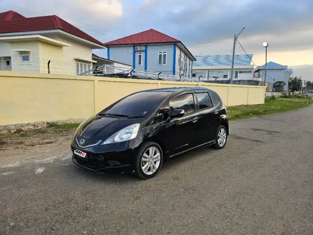 HONDA JAZZ RS 1.5 METIK 2009 BISA PROSES KREDIT DAN BISA TUKAR TAMBAH