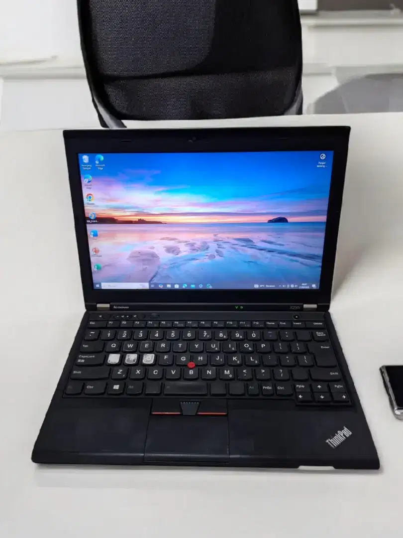 LENOVO Thinkpad X230i Intel Core i3-3120M 2.5GHz, Ram 4Gb, SSD 128Gb