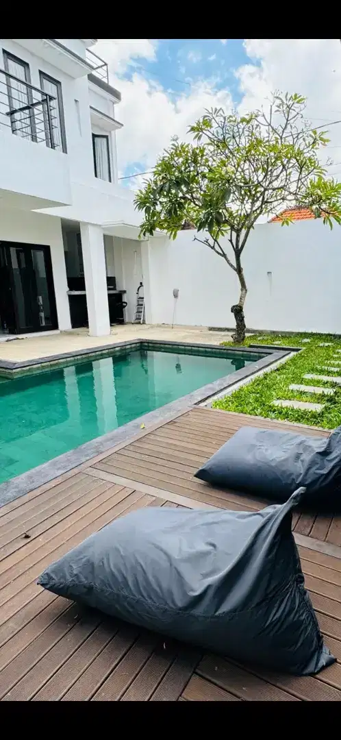 Di jual villa lokasi Kerobokan , Badung , Bali