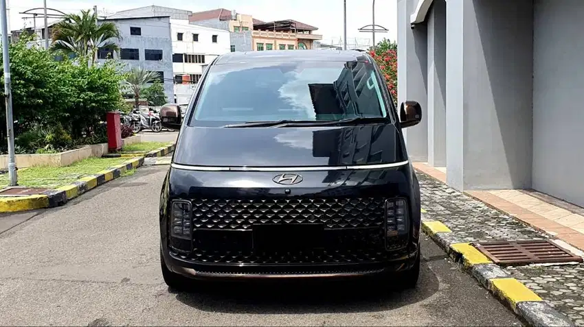 Hyundai Staria 2.2L 2WD Signature 7 Seater Diesel Hitam 2022 NIK 2021