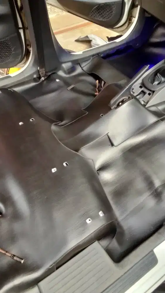 Karpet dasar mobil bahan vegas