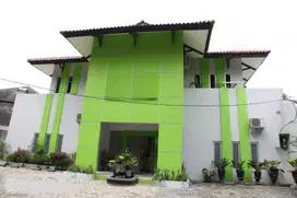 Rumah Posisi Hook di Jalan Raya Lapangan Tembak, Cibubur Jakarta Timur